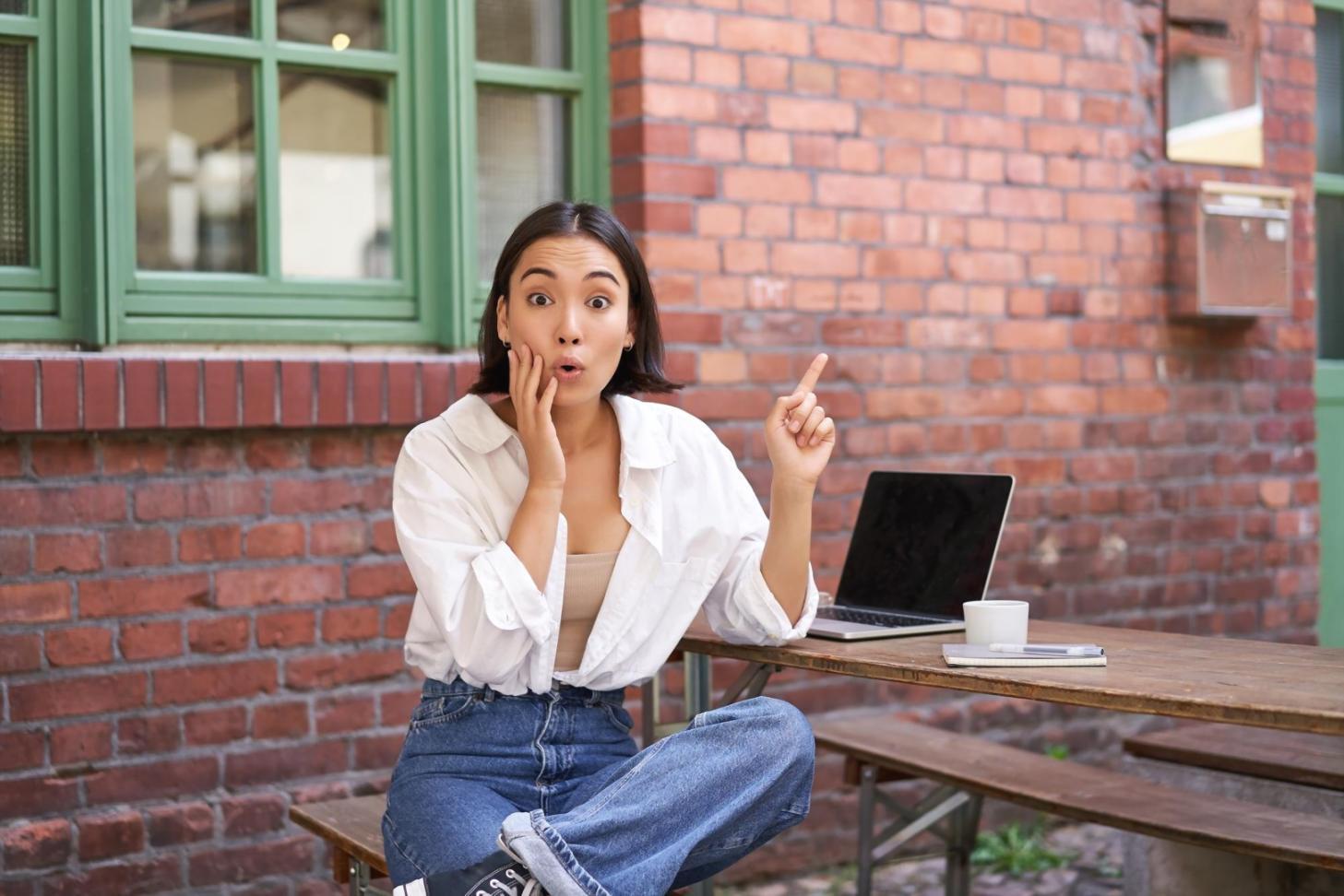 Various professionals learning on-page optimization techniques